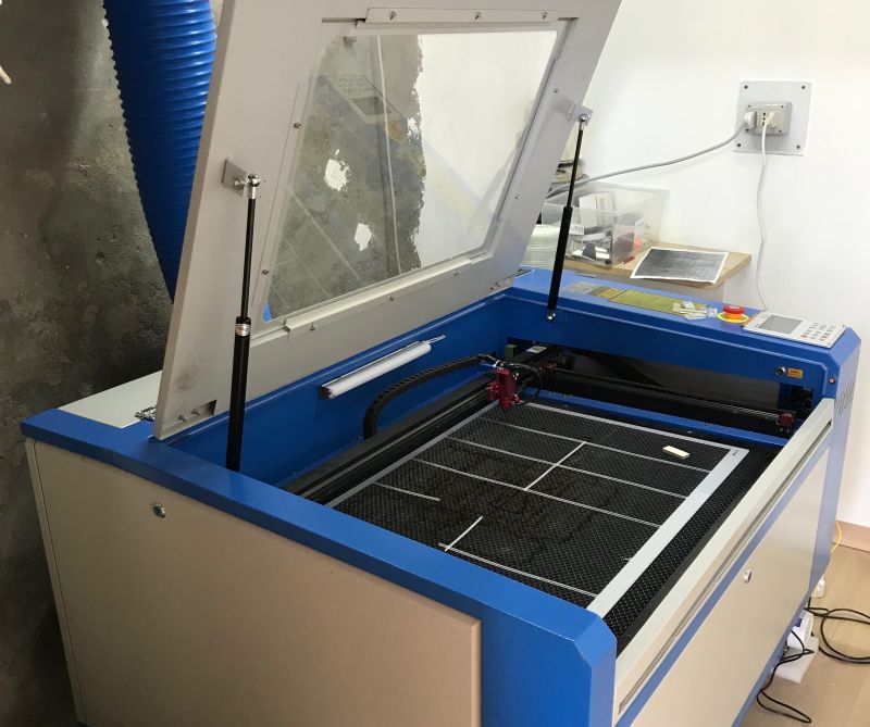 Il taglio laser del plexiglass